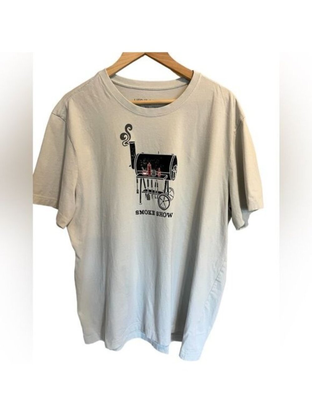Life is Good Men's T-shirt Size XL Smoke Show Crusher Tee Stone Gray BBQ Grill